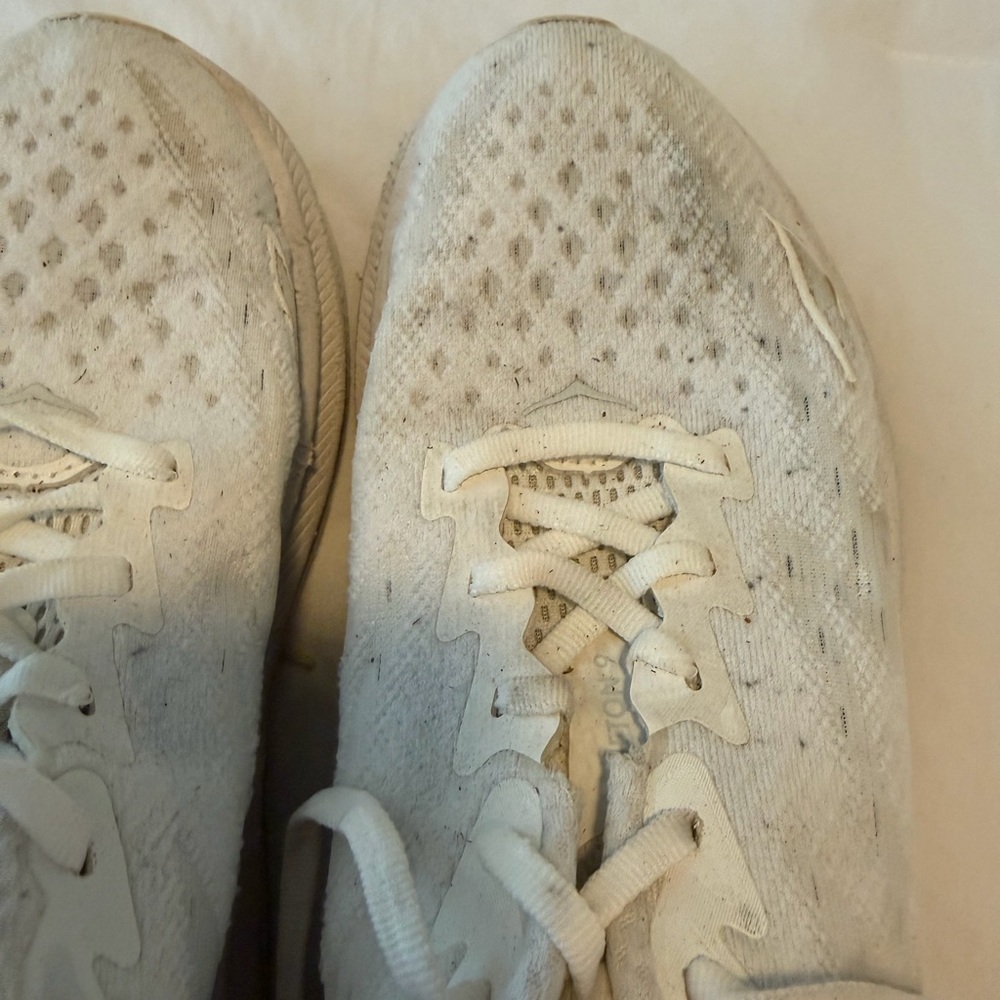 Hoka Women's White Clifton 9 Shoes - Picture 6 of 10